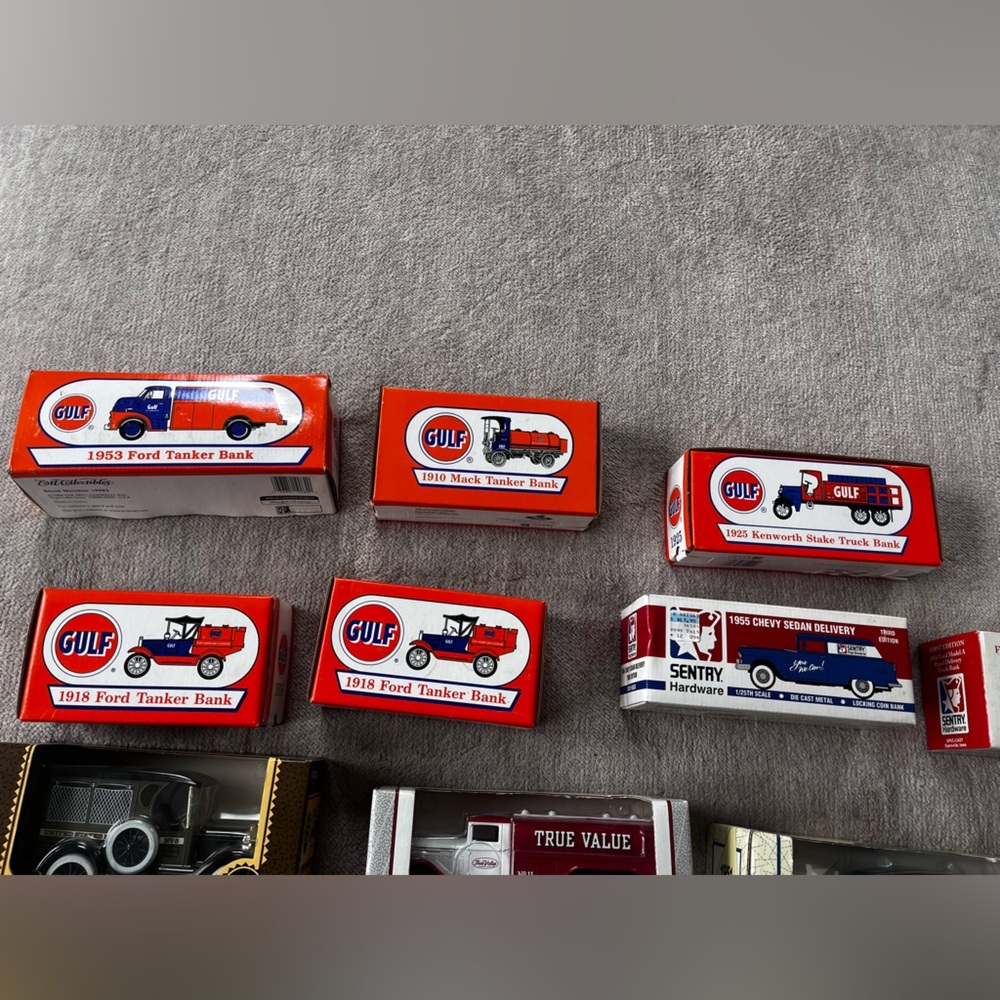 Vintage Die-Cast Truck Bank Collection – Texaco, Gulf, Ertl, Ford, Chevy – Lot o - Picture 3 of 6
